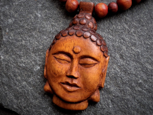 Dřevěný šperk - buddha — foto 2