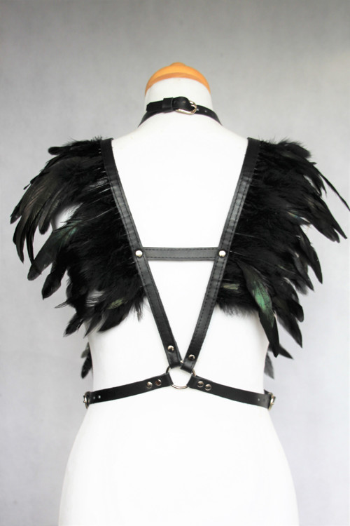 Kožený postroj s peřím a řemínky,Feather Harness — foto 2