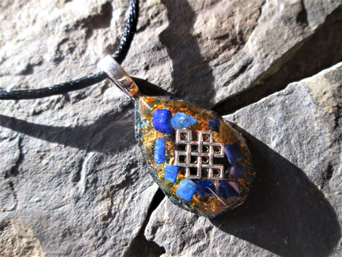 Org. šperk ,, Keltský uzel klidu " s lapis-lazuli — foto 2