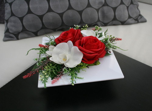 Ikebana s růžemi a orchidejemi — foto 3