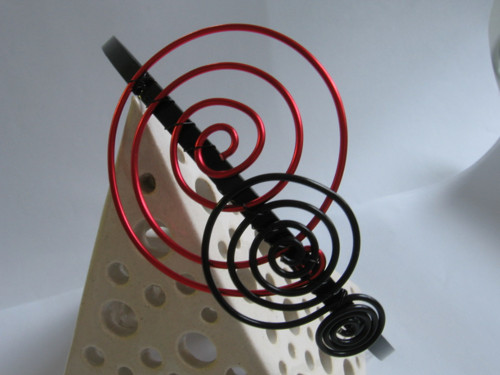 Čelenka Spirals -červená/černá — foto 2