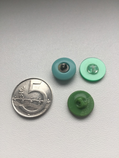 Směs knoflíků v zelené — foto 2