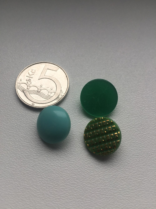 Směs knoflíků v zelené — foto 3