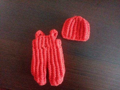 Háčkovaný komplet na panenku 17 cm — foto 2
