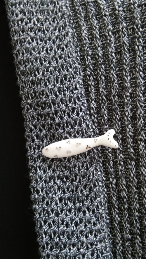 Porcelánová brož Rybule tenká. — foto 3