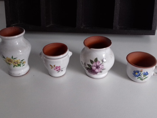 Polička s miniaturama — foto 2