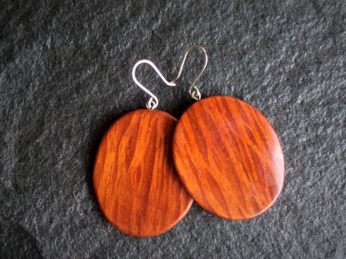Dřevěné náušnice - lace sheoak — foto 3