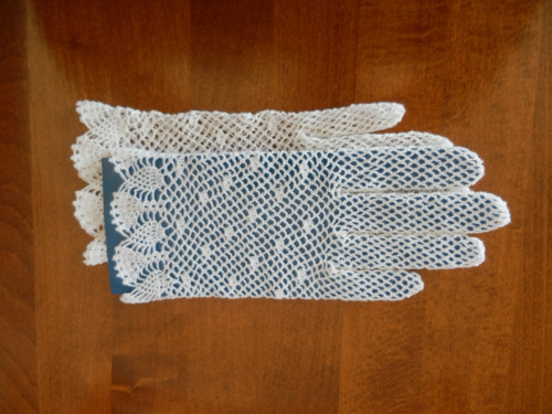 Bílé krajkové rukavičky — foto 2