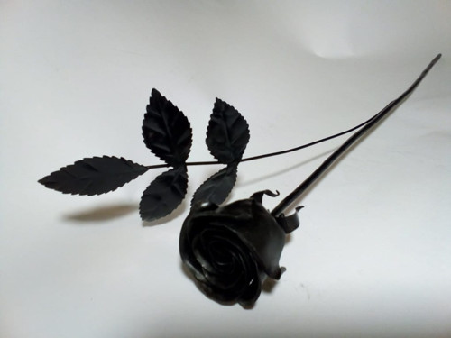 Kovaná černá růže — foto 2