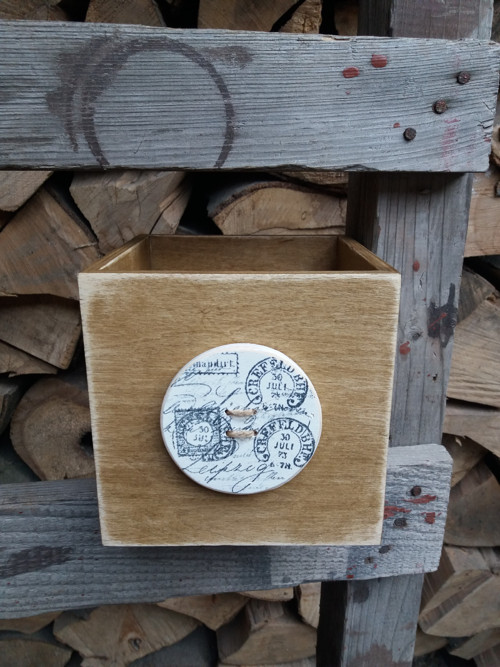 Box s knoflíkem — foto 3