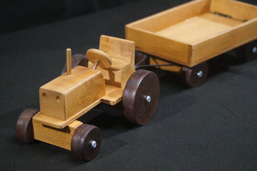 Dřevěný traktor — foto 2