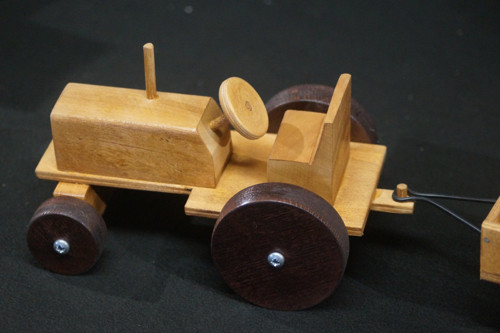 Dřevěný traktor — foto 3