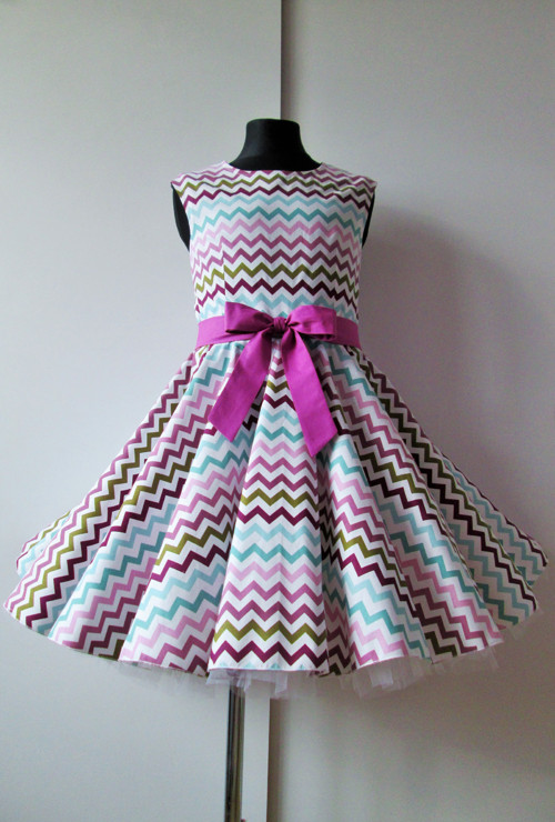 ŠATY 152-158 PASTELOVÝ CHEVRON — foto 2