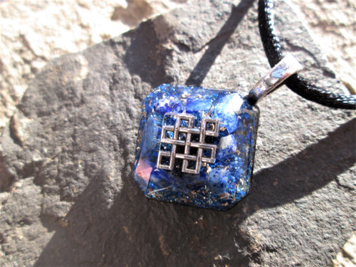 Org. šperk ,, Keltský uzel klidu " s lapis-lazuli — foto 4