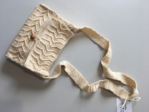 Crossbody háčkovaná kabelka — foto 3