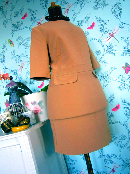 Šaty camel elegant — foto 2