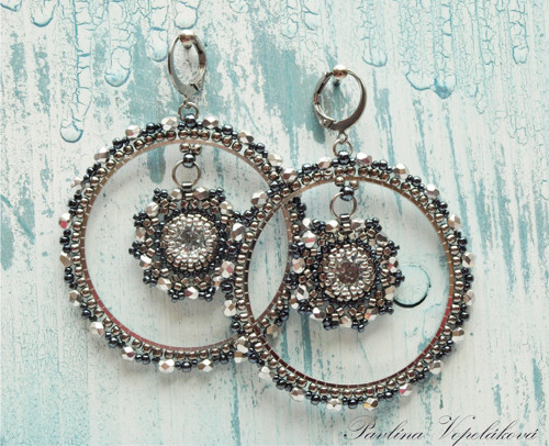 Černostříbrná extravagance — foto 3