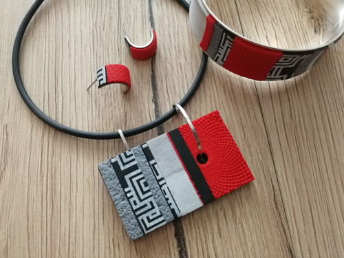 Černobíle s červenou — foto 2