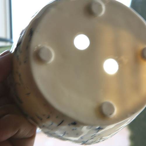 V objetí porcelánu (květináč) — foto 5