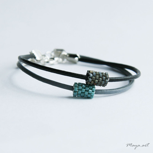 Šedo-černý náramek BEADS & LEATHER — foto 2