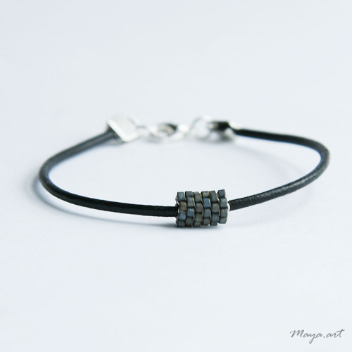 Šedo-černý náramek BEADS & LEATHER — foto 3