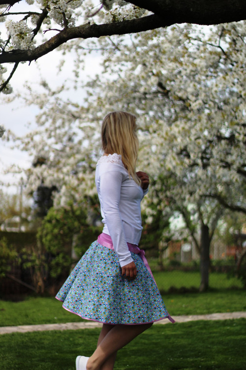 Sukně na líbačku pod třešní:-) — foto 6