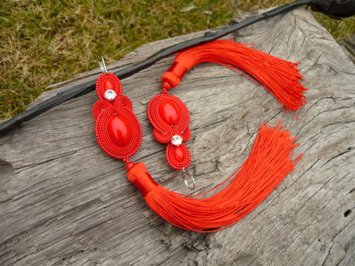 Soutache náušnice CARMEN červené střapcové — foto 3