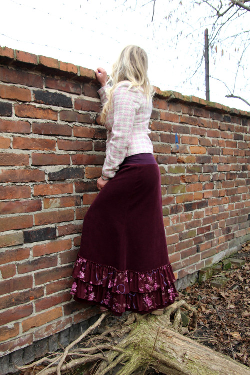 Manšestrová vínová sukně s květy. — foto 5