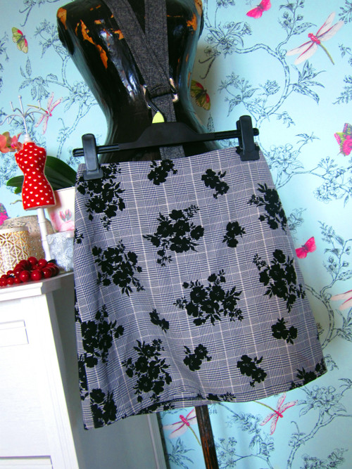 Sukénka pencil tweed&květy — foto 2