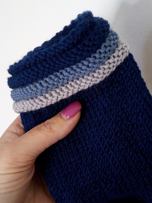Čapka TMAVĚ MODRÁ 50% merino — foto 2