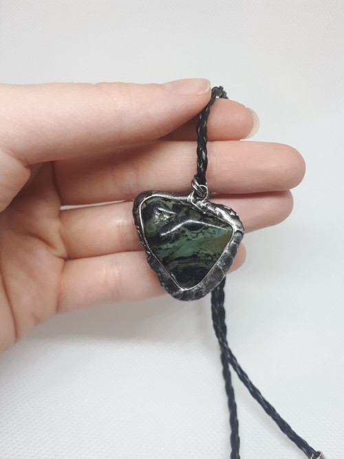 Krokodýlí amulet (jaspis kambaba) — foto 3