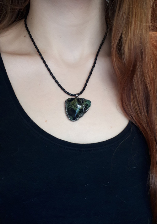Krokodýlí amulet (jaspis kambaba) — foto 5