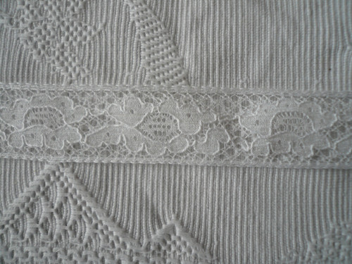 Bílá krajka — foto 3
