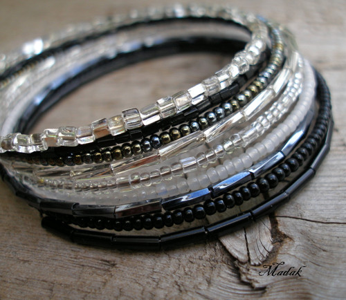 Silver and black ........... náramek na přání — foto 2