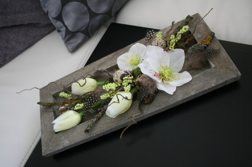 Čemeřice s tulipány na tácku — foto 3
