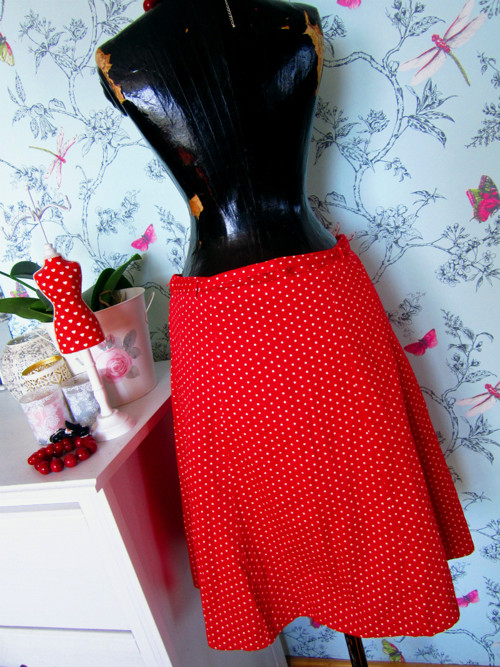 Sukýnka retro red v puntíku — foto 5