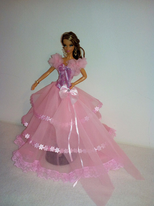 Šaty pro Barbie — foto 3