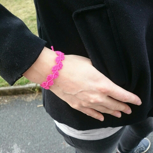 Macramé náramek "kytičky" — foto 2