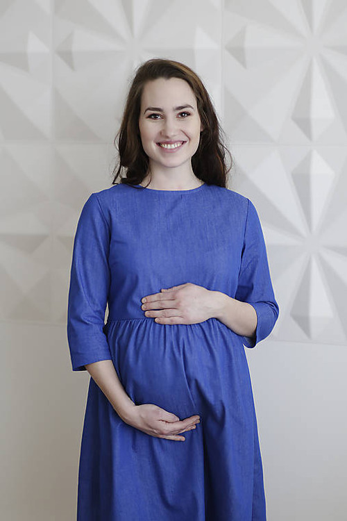 Riflové tehotenské šaty — foto 4