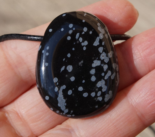 Vrtaný obsidián J3388 — foto 2