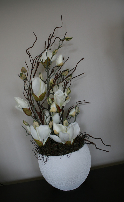 Bílá koule s magnoliemi — foto 2