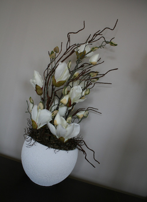 Bílá koule s magnoliemi — foto 4