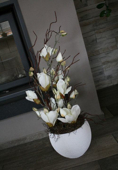 Bílá koule s magnoliemi — foto 5