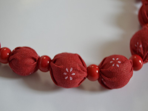 Textilní korále rudé 2 — foto 2