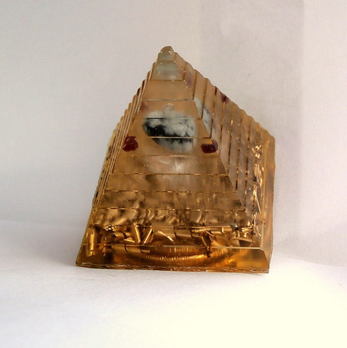 Pyramida *Obsidián vločkový - kámen čarodějek* — foto 3