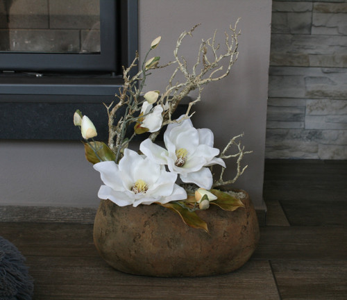 Betonový obal s magnoliemi — foto 2