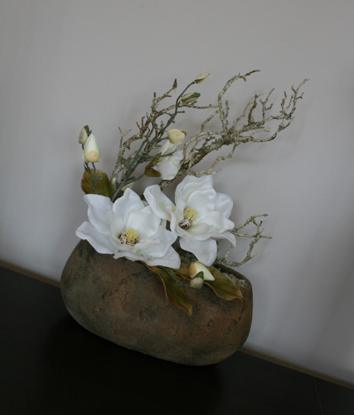 Betonový obal s magnoliemi — foto 3