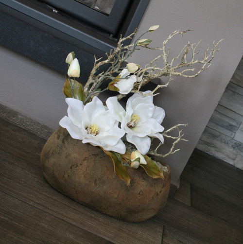 Betonový obal s magnoliemi — foto 5