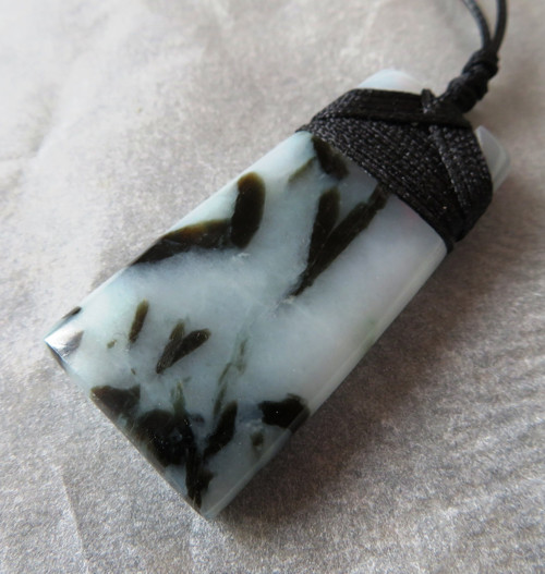 Amulet - Maorské Toki, světlý Jadeit — foto 2