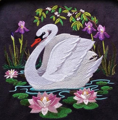 1126 - Labuť - výšivka - panel 40 x 35 cm — foto 2